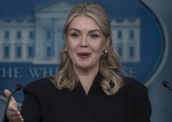 Murdoch Paper Defends Leavitt’s ‘Pouty Lips’ After Vanity Fair Fiasco