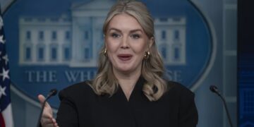 Murdoch Paper Defends Leavitt’s ‘Pouty Lips’ After Vanity Fair Fiasco