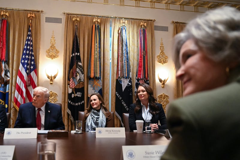US President Donald Trump, Meryl Kennedy, CEO of 4Sisters Rice, US Secretary of Agriculture Brooke Rollins and White House Chief of Staff Susie Wiles