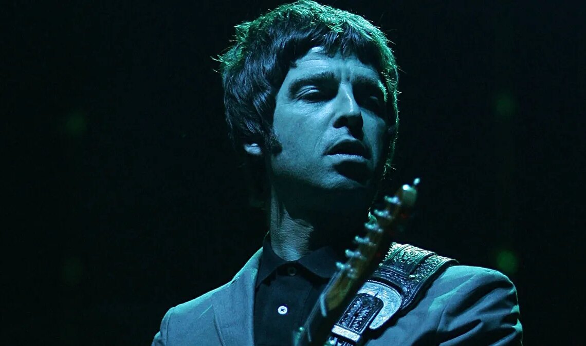 On This Day in 2006, Lucky Oasis Fan Has ‘Daft Punk Is Playing at My House’ Moment