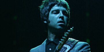 On This Day in 2006, Lucky Oasis Fan Has ‘Daft Punk Is Playing at My House’ Moment