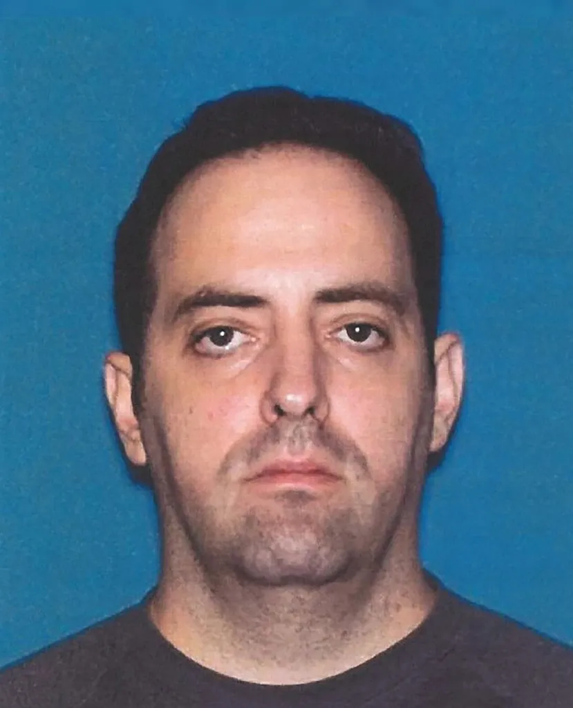 Headshot of Oscar Feijoo.