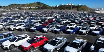 Economic growth surges in late summer, the highest in two years