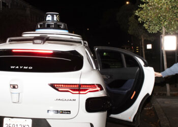 When robot taxis get stuck, a secret army of humans comes to the rescue