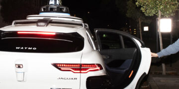 When robot taxis get stuck, a secret army of humans comes to the rescue