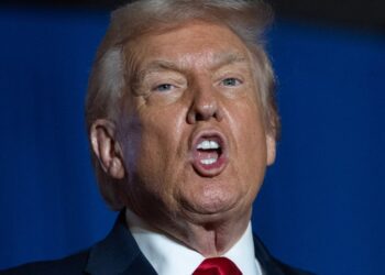 Trump Sharpens Knives for GOP Rebel in 400-Word Tirade