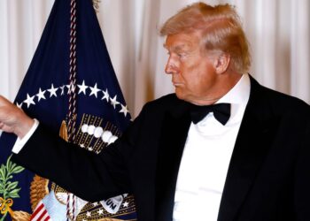 Immigrants ‘Plucked Out’ of Oath Ceremony Lines After Trump Order