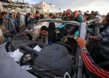 Israel kills senior Hamas commander in Gaza, threatening fragile truce