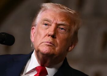 Rebel GOP Senators Fire Warning Shot at Weakened Trump