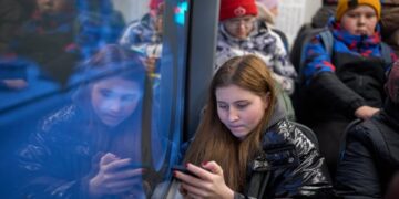 In Russia, plans to cut mobile internet on New Year’s Eve draw fury