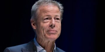 Jeff Bewkes Walks Back Netflix-Albanian Army Dig After Streamer Wins WBD Bidding War: ‘An Unfortunate Flippant Remark’