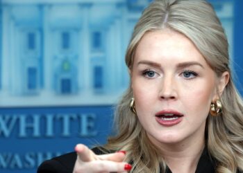 Rattled Leavitt Cornered on Trump’s Mystery Bandages