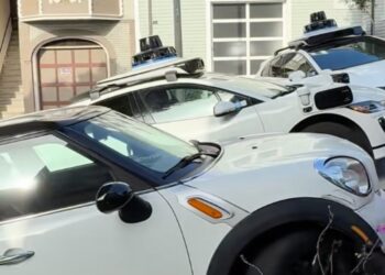 Two Waymo Robotaxis Crashed Into Each Other, Confusing a Third Waymo and Blocking the Street