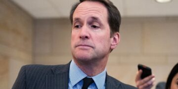 Lawmakers’ Shock at Witnessing Horrific Hegseth Boat Strike