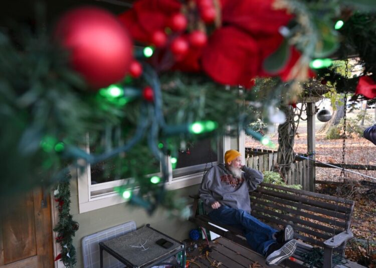 At home known for holiday lights, a dad decorates for possibly the last time