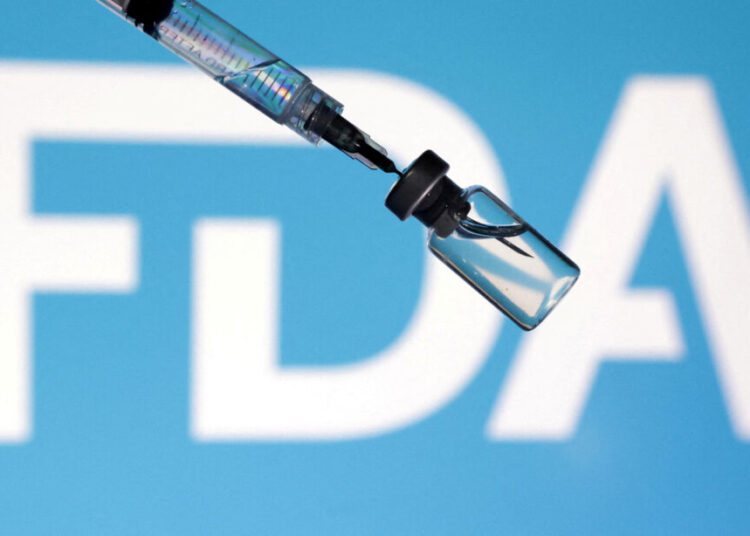 A dozen former FDA commissioners condemn plan to tighten vaccine approvals