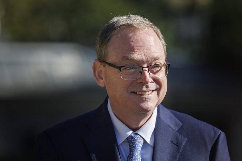 Trump economic adviser Kevin Hassett leads in the race to be Fed chair