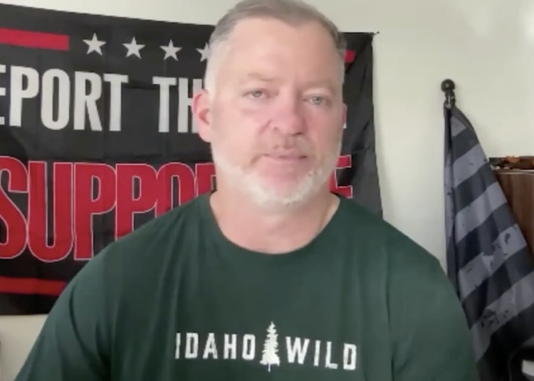 Bar Owner Who Offered Free Drinks for ICE Tips Says He’s Getting Death Threats