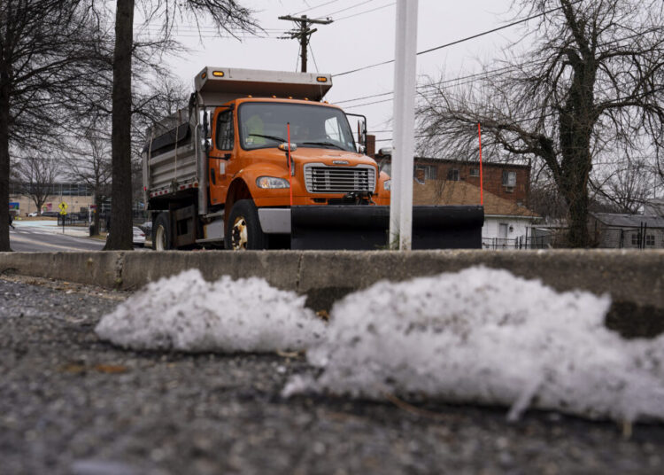 Some D.C.-area school systems to open two-hours later Monday