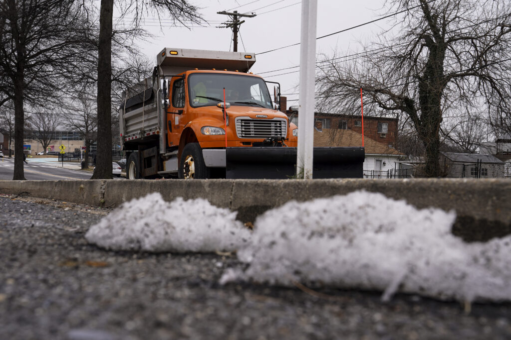 Some D.C.-area school systems to open two-hours later Monday