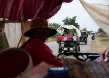 Two peace deals Trump took credit for appear to unravel at the same time