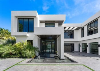 New York socialite snags South Florida mansion for $21 million