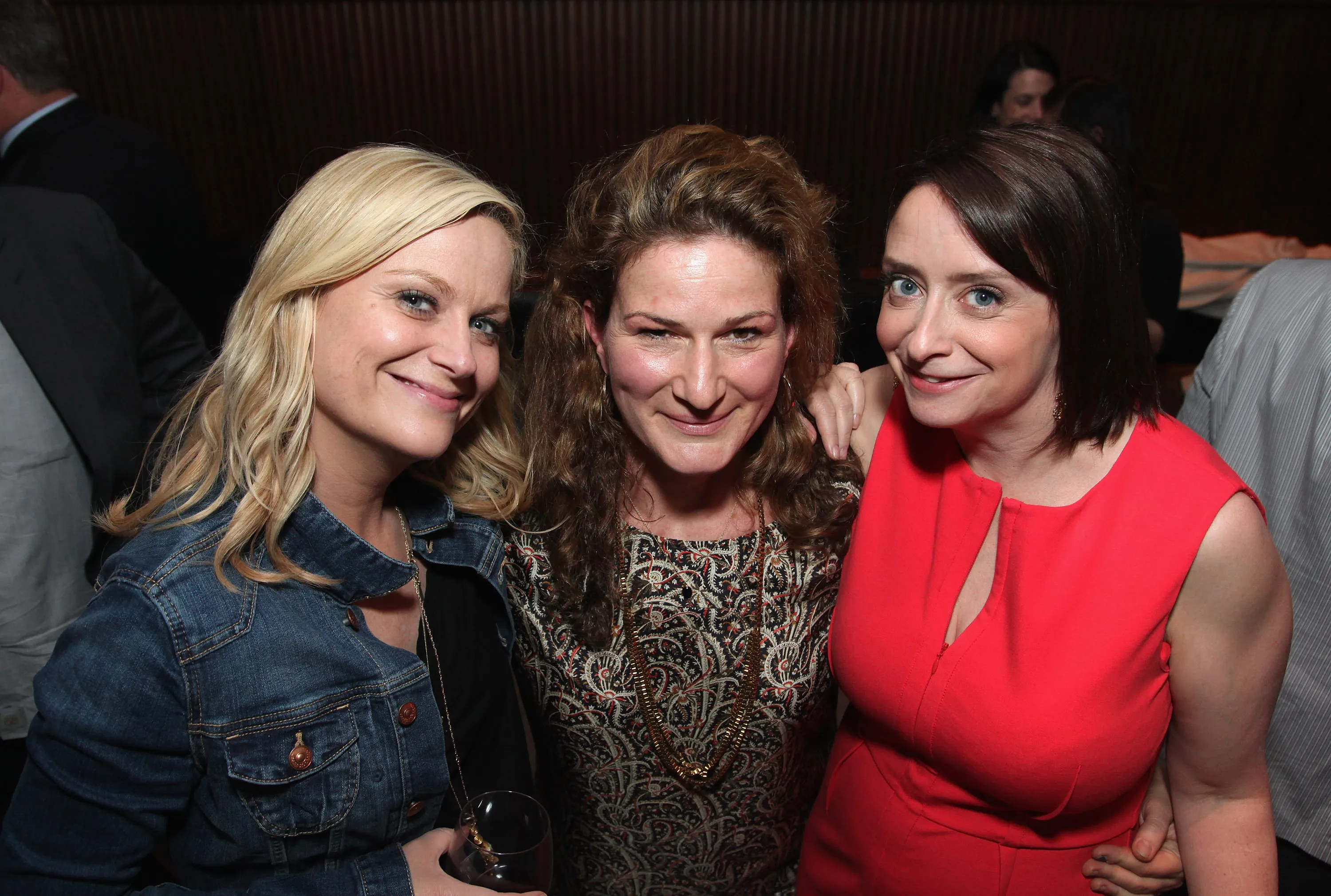 Amy Poehler, Ana Gasteyer, and Rachel Dratch smiling for a photo.
