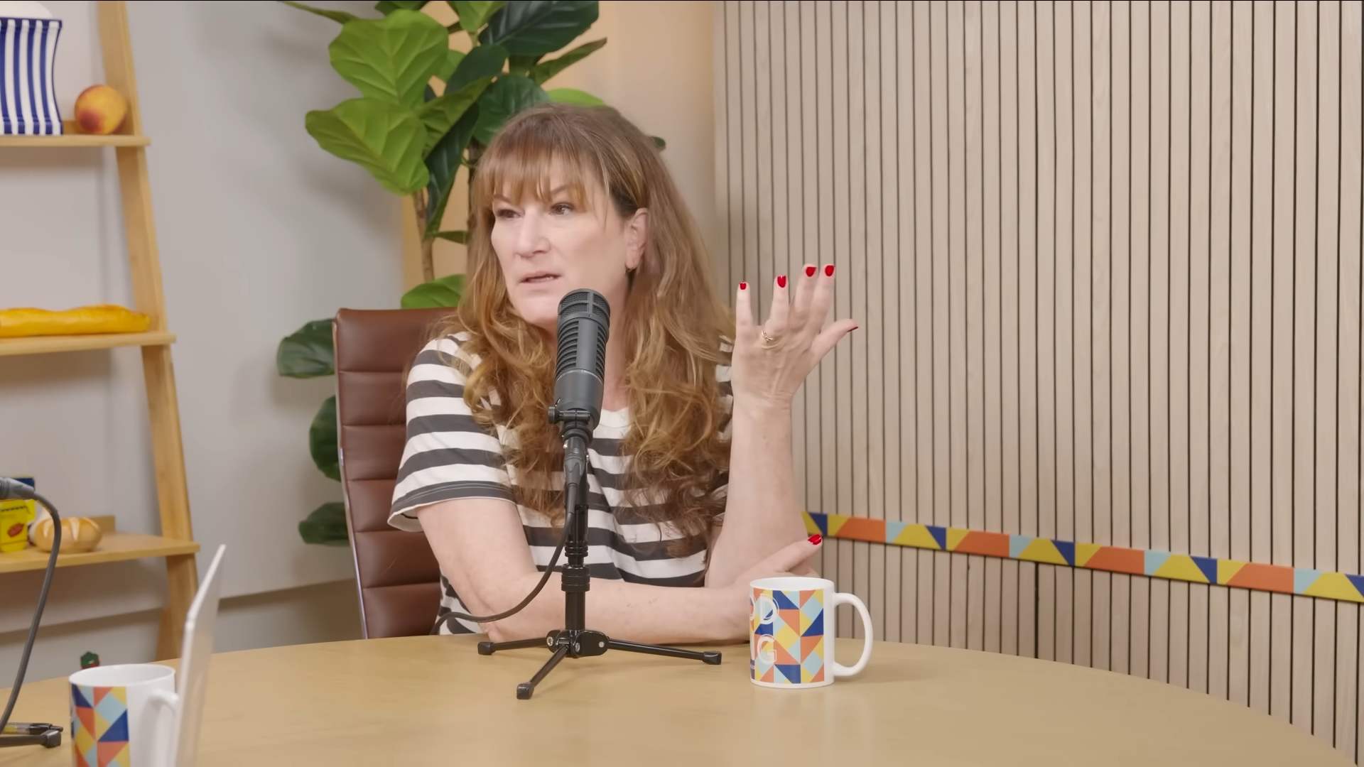 Amy Poehler recounting a story with a microphone in front of her.