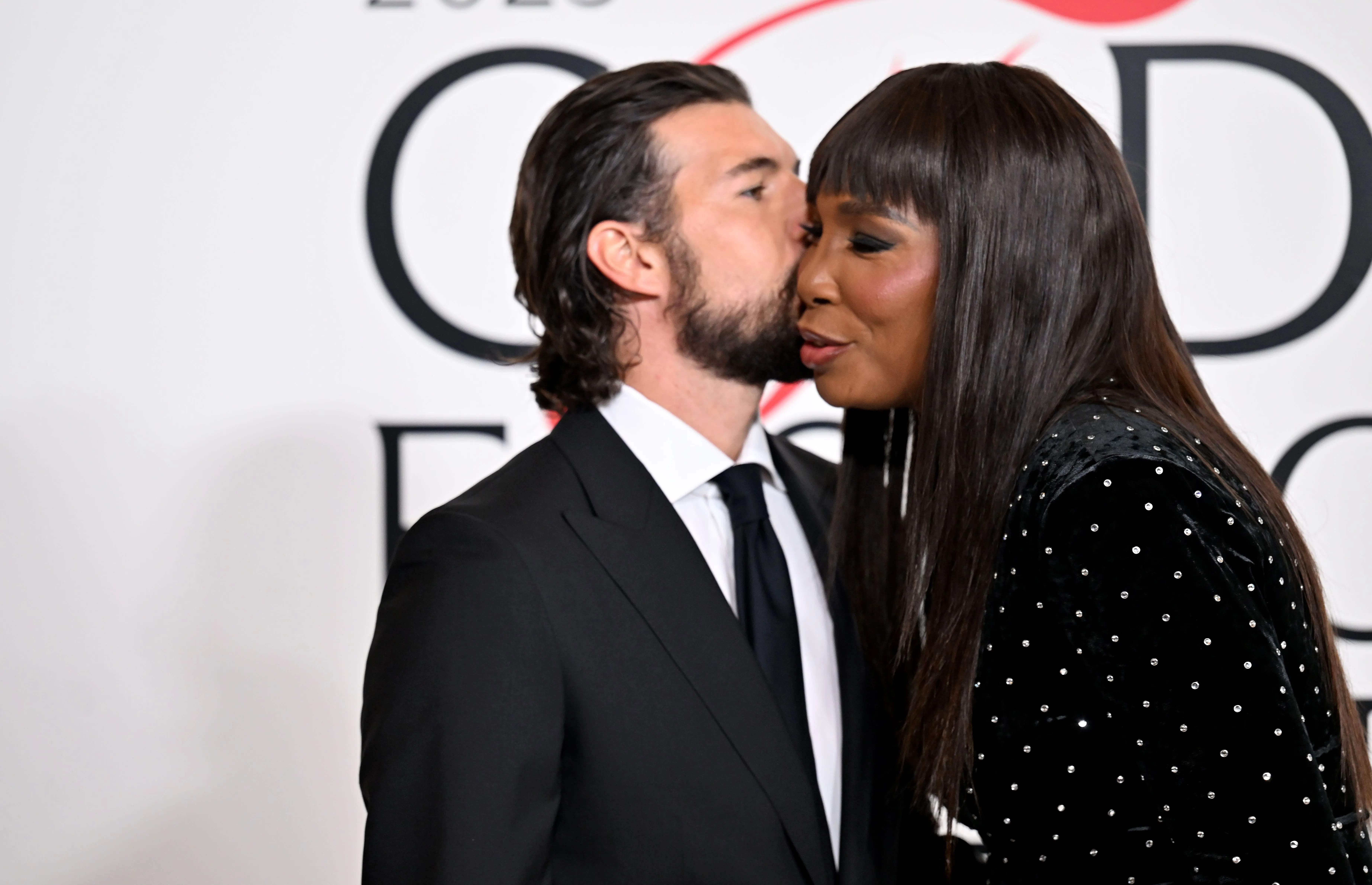 Andrea Preti kissing Venus Williams on the cheek at the 2025 CFDA Awards.