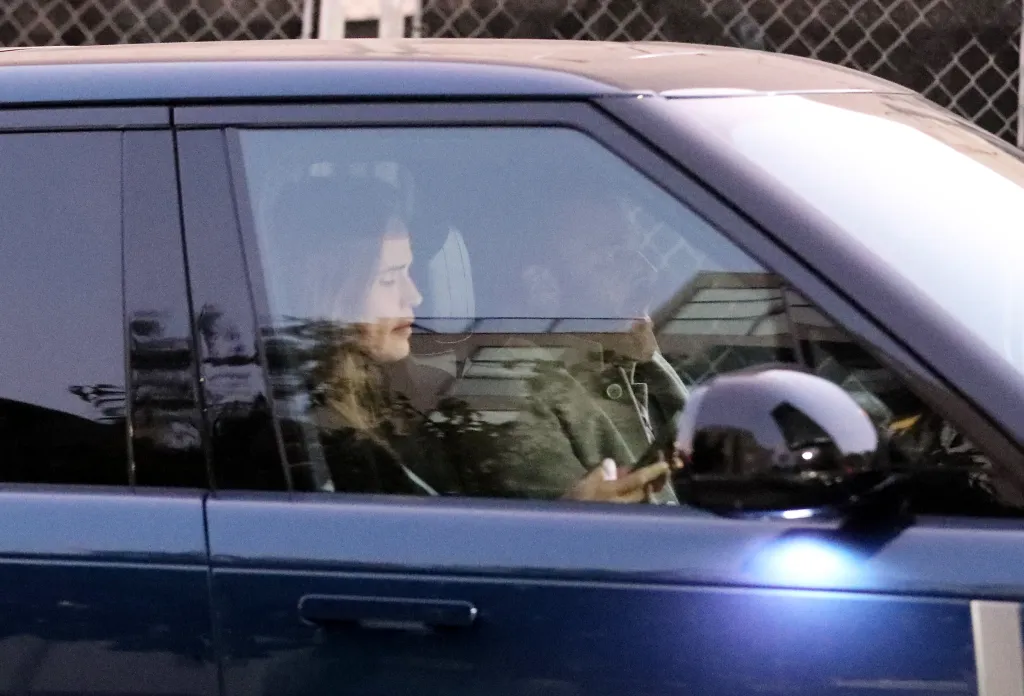 Ben Affleck and Jennifer Garner sitting in a car with their child, Fin Affleck.