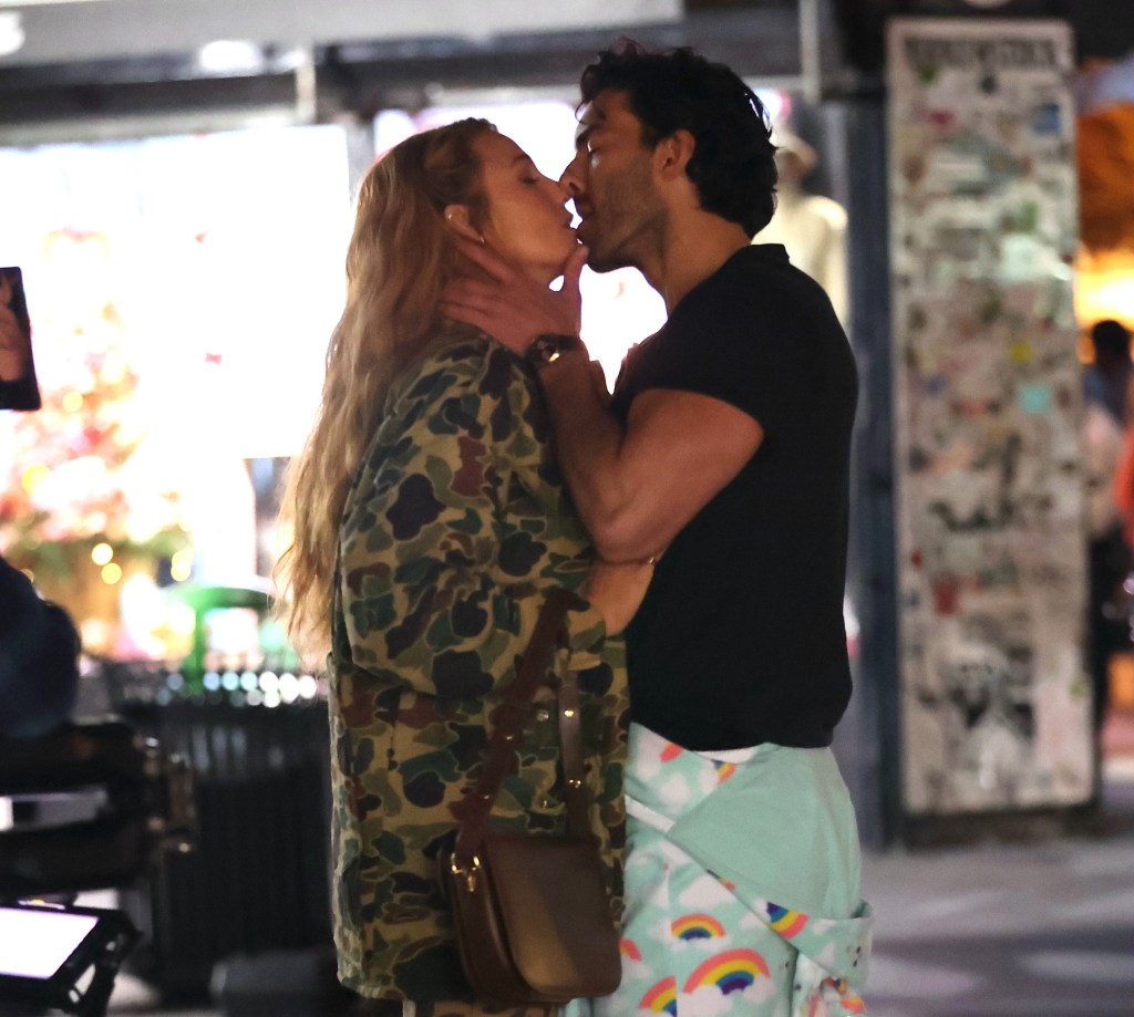 Blake Lively and Justin Baldoni kissing on the set of