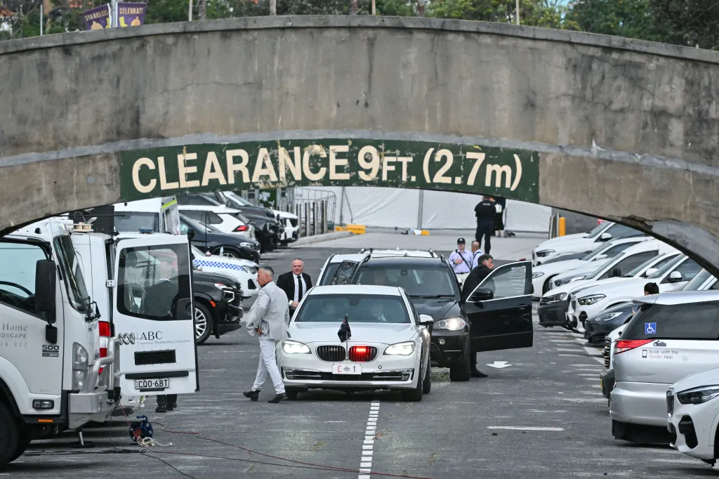 Albanese's motorcade arrives at Bondi Beach before the memorial for the victims of the Dec. 14 terrorist attack.