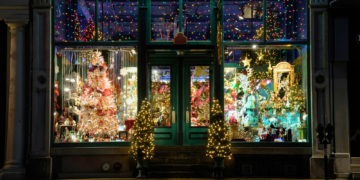 Christmas Shopping Hijacks Your Brain. How to Get Your Common Sense Back.