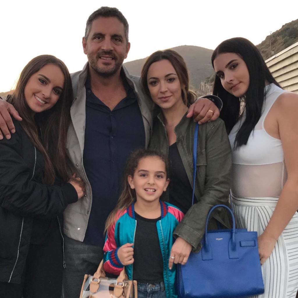 Mauricio Umansky and Kyle Richards with their four daughters, Farrah, Alexia, Sophia, and Portia.
