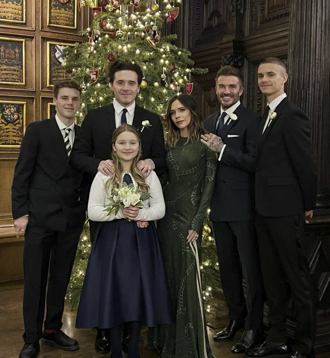 L-R Cruz, Brooklyn, Victoria, David, Romeo, Harper (front)
The Beckham family.