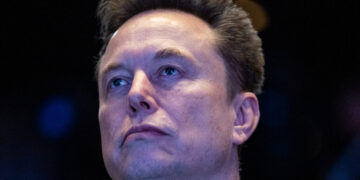 Elon Musk’s Foundation Grows to $14 Billion, but Gives Little to Outsiders