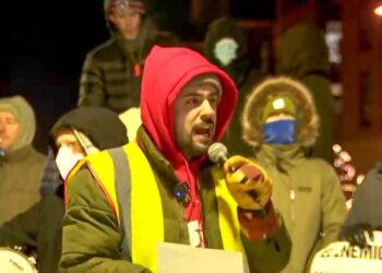 Protesters blare noise to prevent ICE agents from sleeping at Minnesota hotel