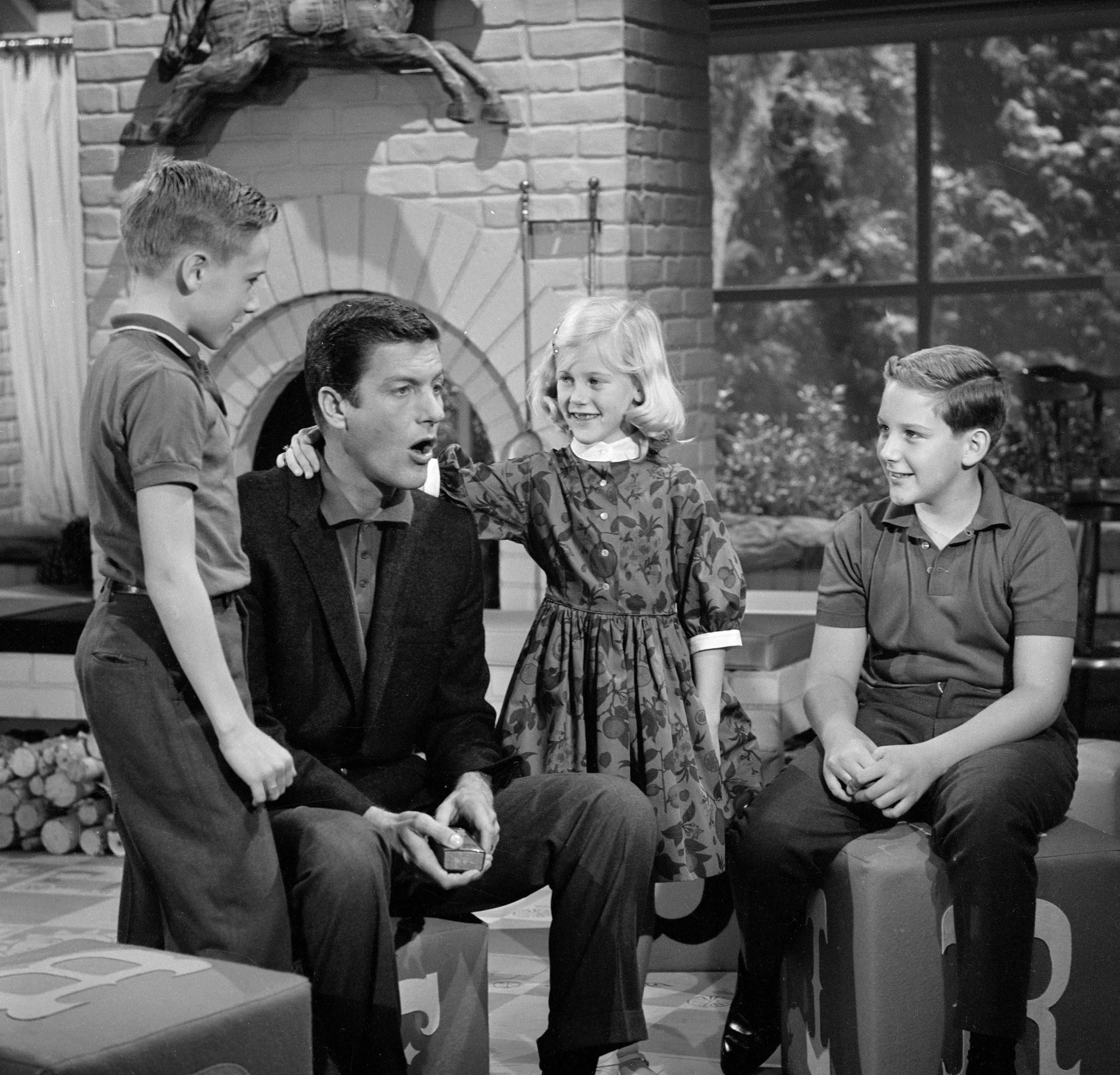 Dick Van Dyke with his children, Barry, Stacey, and Chris, doing 'lead-ins' for THE WIZARD OF OZ.