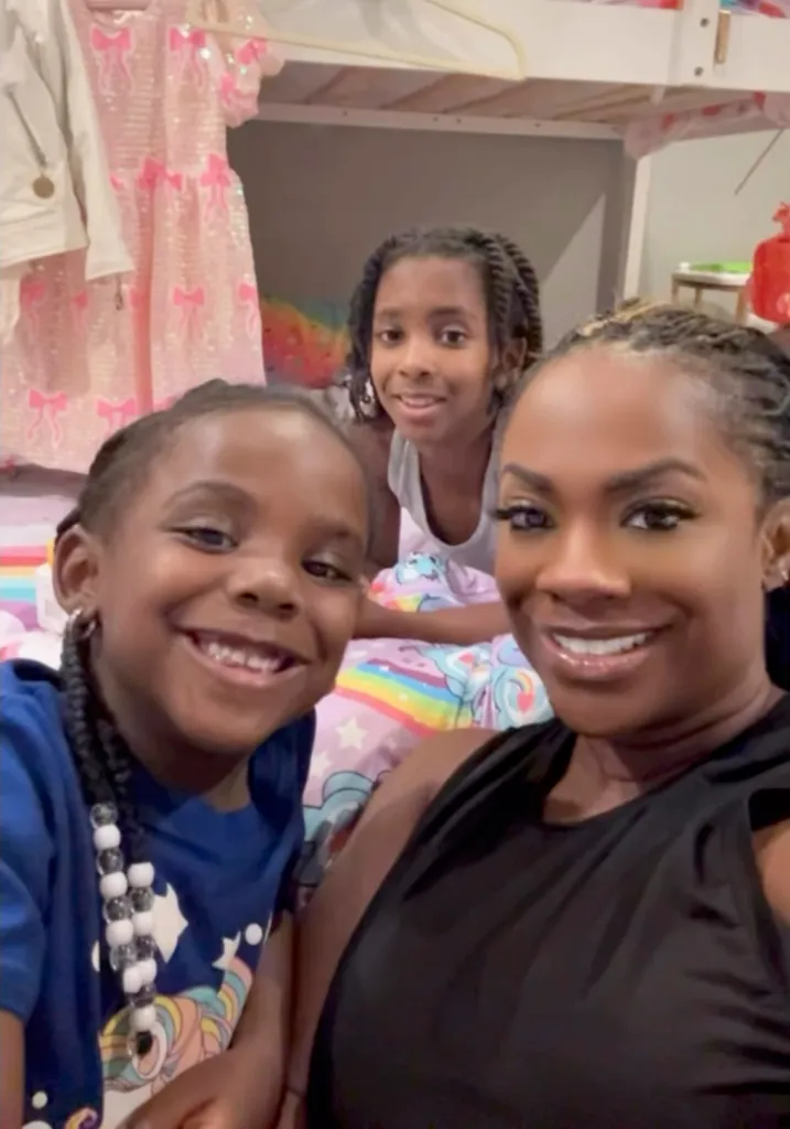 Kandi Burruss with two young girls.