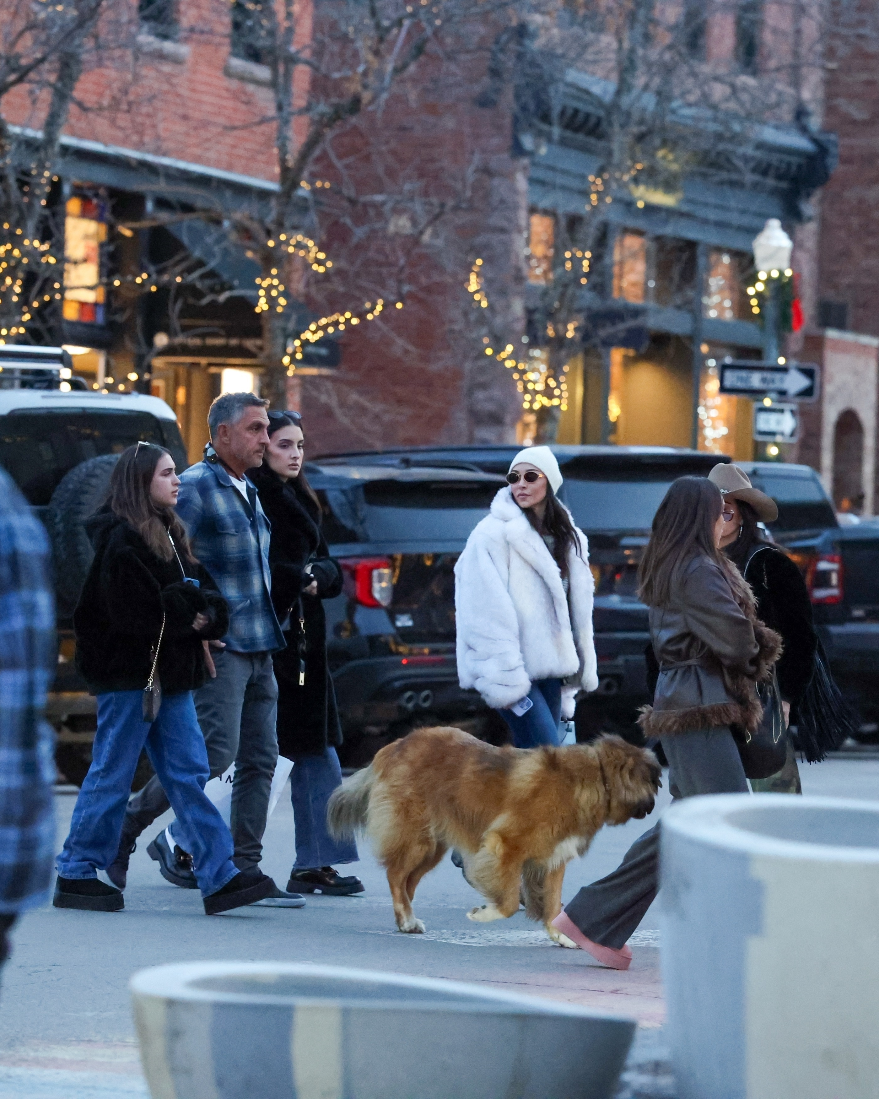 Kyle Richards and Mauricio Umansky with family Christmas shopping in Aspen.