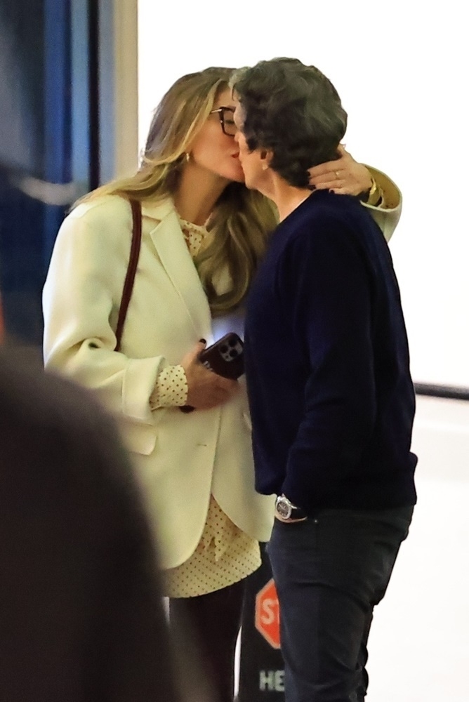 Rebecca Gayheart and Peter Morton kissing.