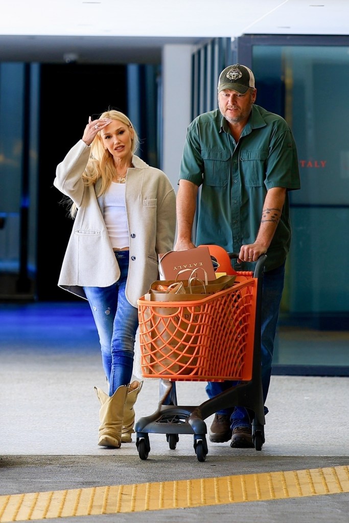 Gwen Stefani and Blake Shelton shopping at Eataly.