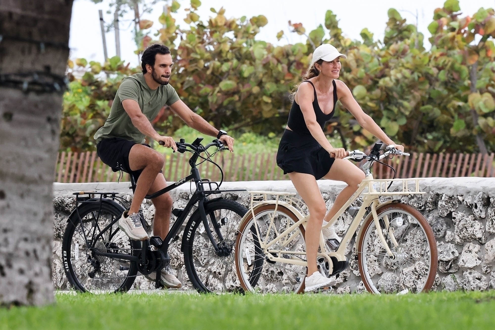 Gisele Bündchen and Joaquim Valente ride bicycles on a Sunday in Miami.