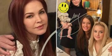 Lisa Marie Presley’s twin daughters pose with sister Riley Keough, grandma Priscilla in rare family photo