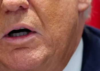 Trump’s ‘autopilot’ Cabinet meeting shows he’s ‘in bigger trouble than he thinks’: report