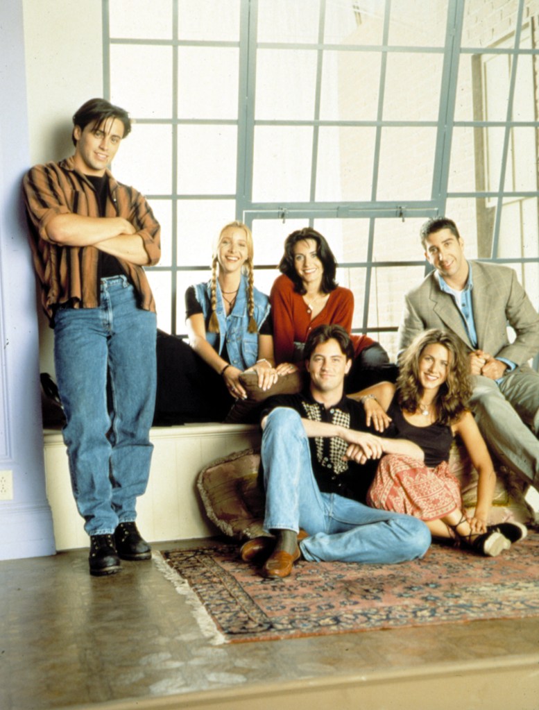 Cast shot of the actors from Friends: Matt LeBlanc, Lisa Kudrow, Courteney Cox, Matthew Perry, Jennifer Aniston, David Schwimmer.