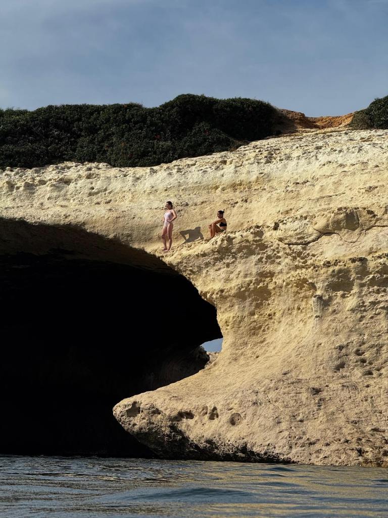 Maisie Williams and her friends on vacation.