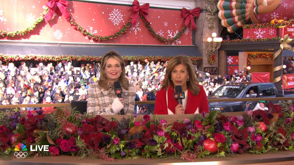 Hoda Kotb and Savannah Guthrie reunite on thanksgiving day parade