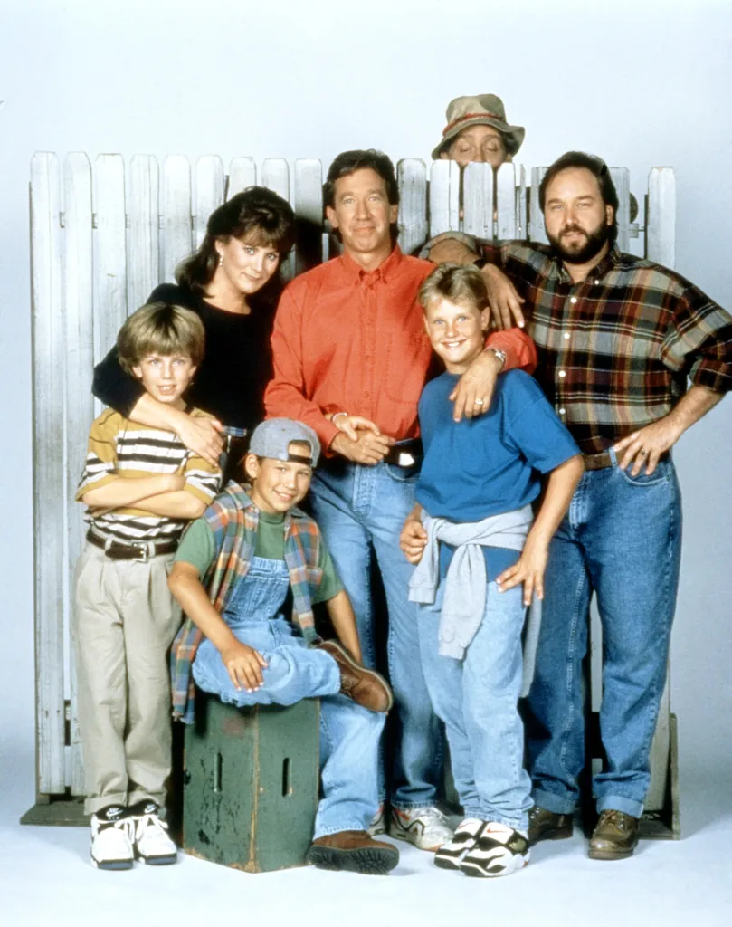 Cast photo of the television show Home Improvement with Tim Allen, Patricia Richardson, Jonathan Taylor Thomas, Zachery Ty Bryan, Taran Noah Smith, Richard Karn, and Earl Hindman.