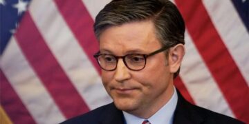 Mike Johnson mocked on CNN facing revolt from female lawmakers: ‘Can’t imagine why!’